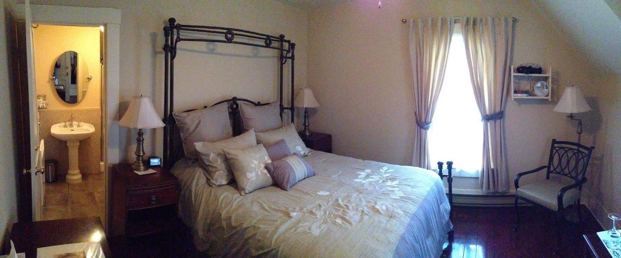 B&B Hillhouse Lac-Brome Exterior foto