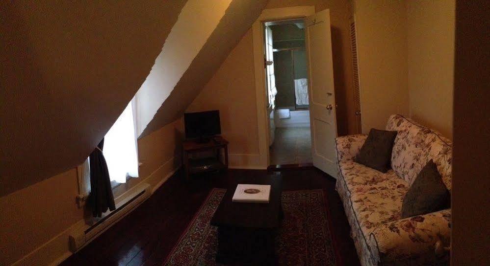 B&B Hillhouse Lac-Brome Exterior foto