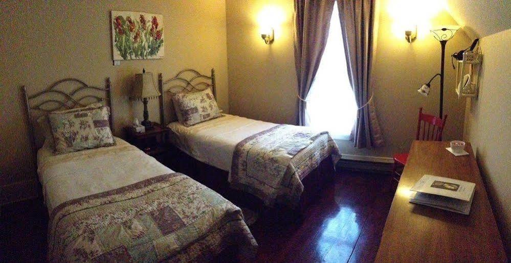 B&B Hillhouse Lac-Brome Exterior foto